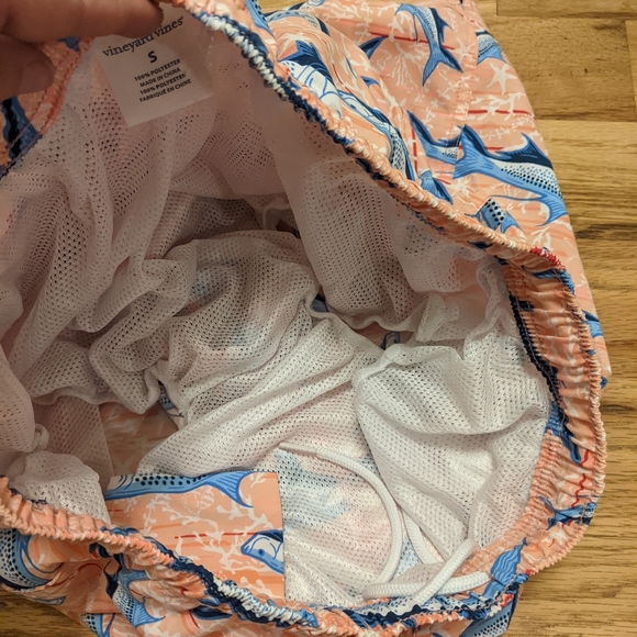 Men's Vineyard Vines swim trunks - Picture 7 of 9